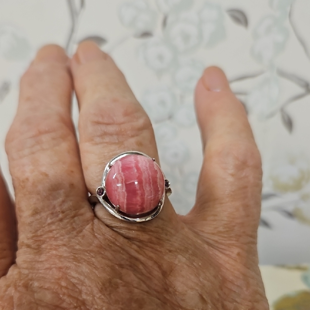 RHODOCROSITE CABOCHON GEMSTONE WITH TWO PINK ACCENT GEMS SIZE 10